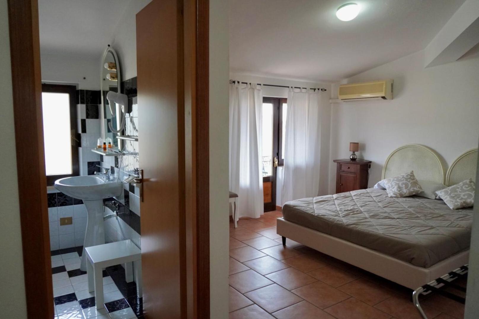 Albergo Ristorante Locanda Rosella Giba Kültér fotó